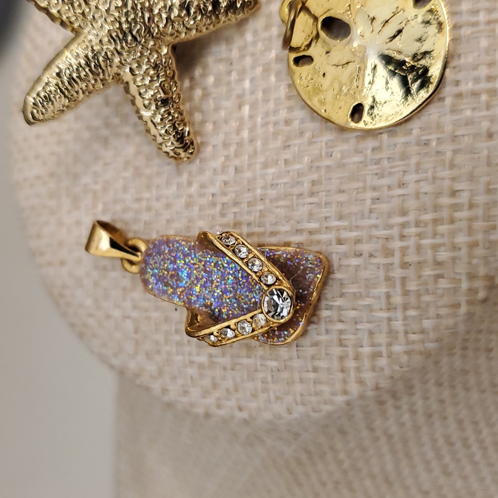Rhinestone Glitter Flip Flop and Sand Dollar Pendant Set - Picture 3 of 7
